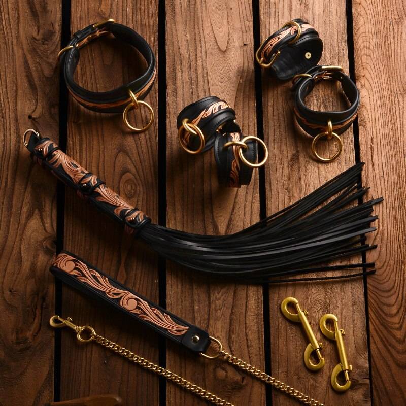 Couro genuíno escultura arte sexy bdsm kits sexo bondage conjunto algemas jogos do sexo chicote brinquedos sexuais para casais acessórios exóticos