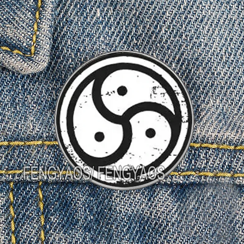 Stainless Steel Bdsm Triskelion Men Brooch Black Color Fifty Shades of Grey Badge Fashion Jewellery Clothes Backpack Accessory