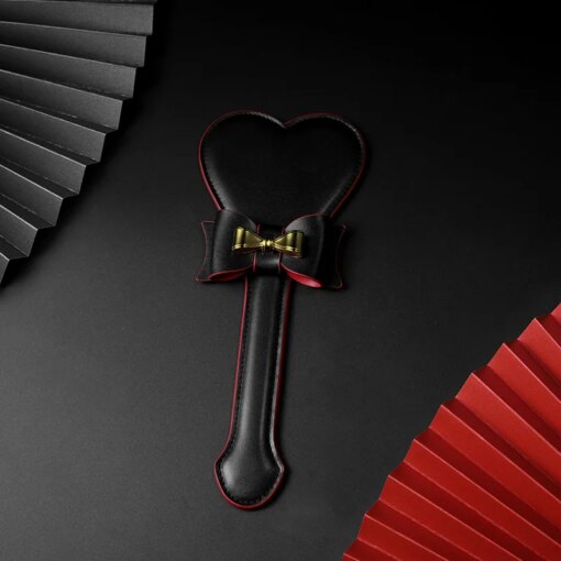 Palmatória de Couro Leather Heart-Shaped Paddle Whip - Image 3